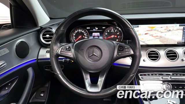 Mercedes-Benz E-Class 2017 — photo 19