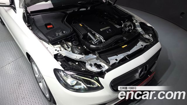 Mercedes-Benz E-Class 2017 — photo 20