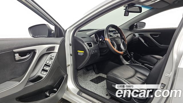 Hyundai AVANTE 2015 — photo 10