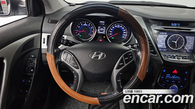 Hyundai AVANTE 2015 — photo 16