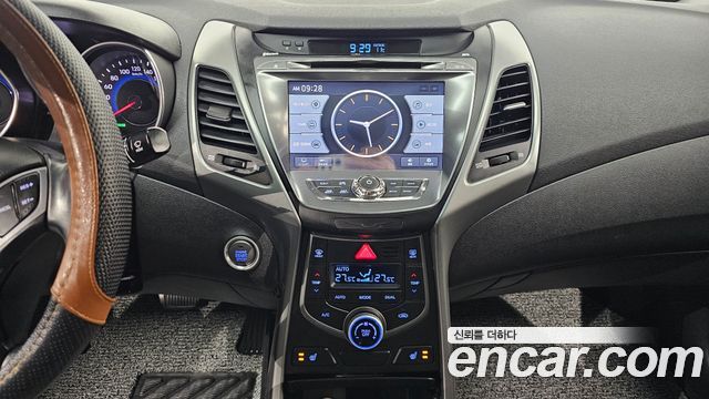 Hyundai AVANTE 2015 — photo 17