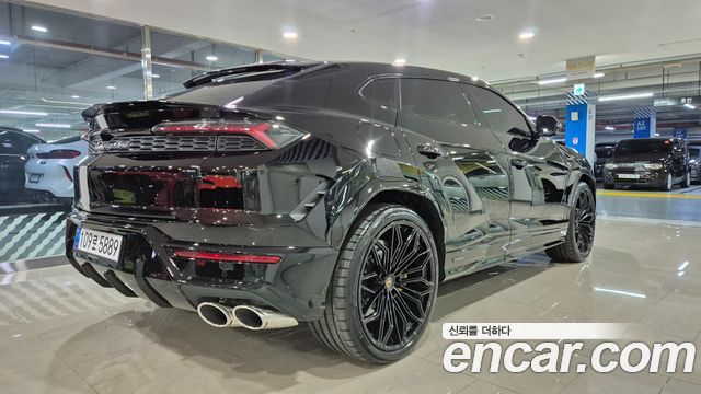 Lamborghini Urus 2026 — photo 2
