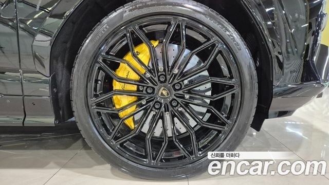 Lamborghini Urus 2026 — photo 4