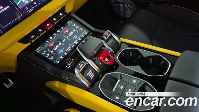 Lamborghini Urus 2026 — photo 9