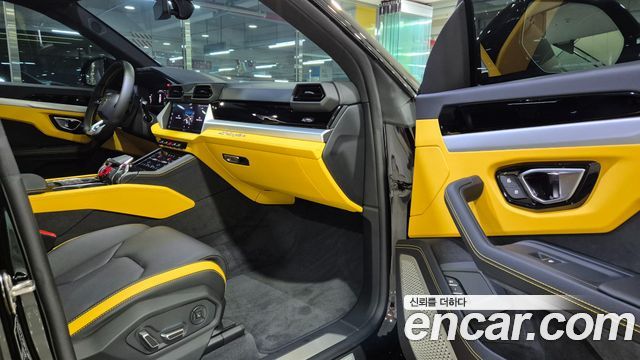 Lamborghini Urus 2026 — photo 11