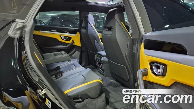 Lamborghini Urus 2026 — photo 12