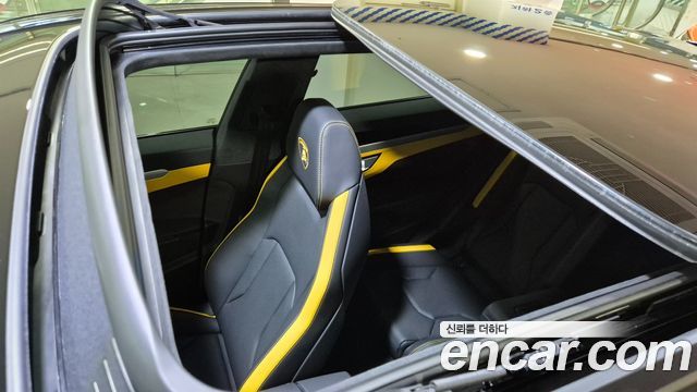 Lamborghini Urus 2026 — photo 16