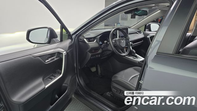 Toyota RAV4 2022 — photo 13