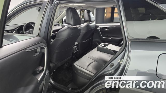 Toyota RAV4 2022 — photo 17