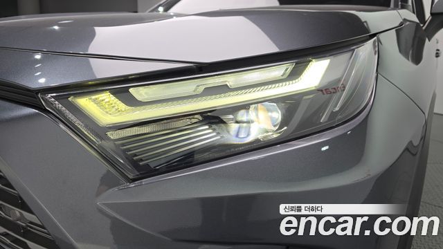 Toyota RAV4 2022 — photo 8