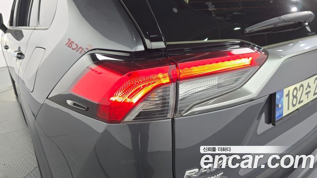 Toyota RAV4 2022 — photo 9