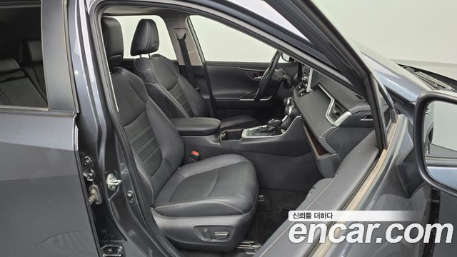 Toyota RAV4 2022 — photo 16