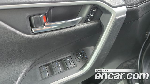 Toyota RAV4 2022 — photo 28