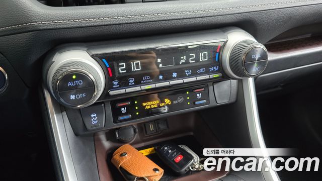 Toyota RAV4 2022 — photo 31