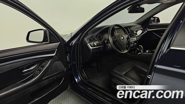 BMW 5-Series 2015 — photo 13