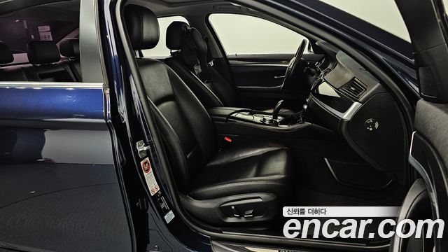 BMW 5-Series 2015 — photo 17