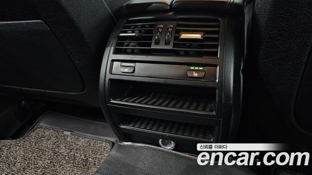 BMW 5-Series 2015 — photo 24