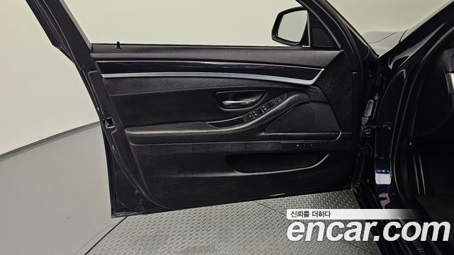 BMW 5-Series 2015 — photo 14