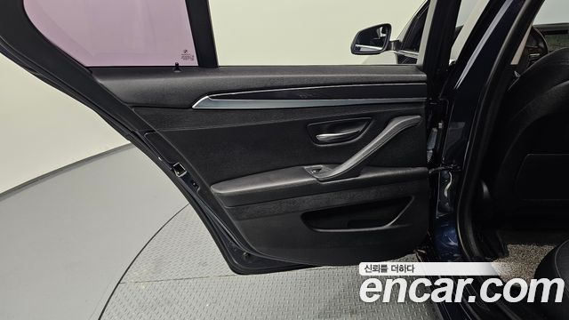 BMW 5-Series 2015 — photo 15