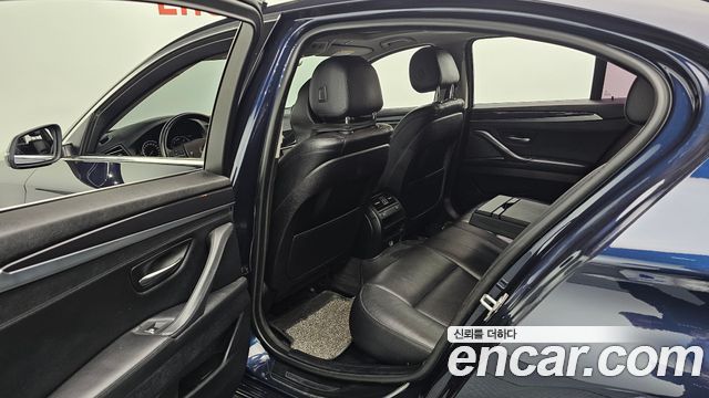 BMW 5-Series 2015 — photo 16