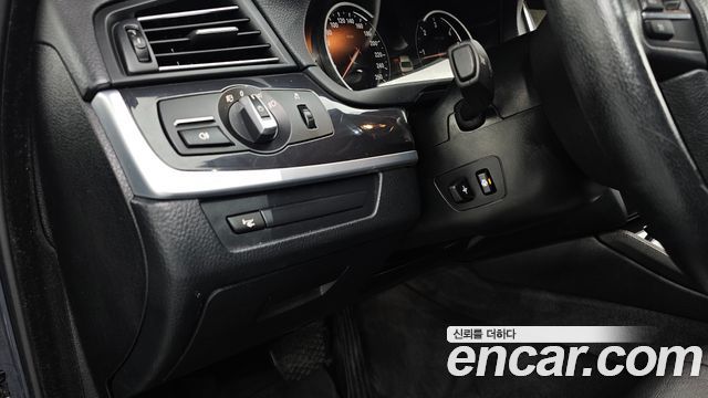 BMW 5-Series 2015 — photo 27