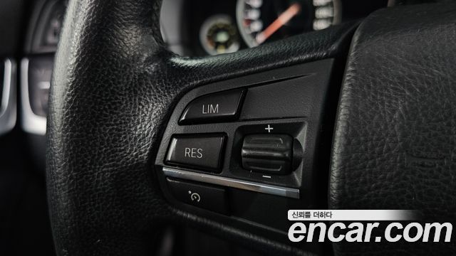 BMW 5-Series 2015 — photo 29