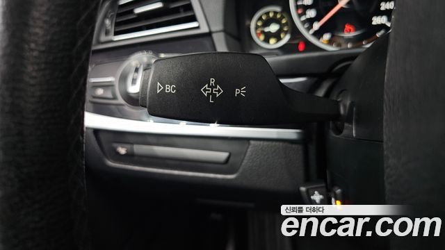 BMW 5-Series 2015 — photo 30