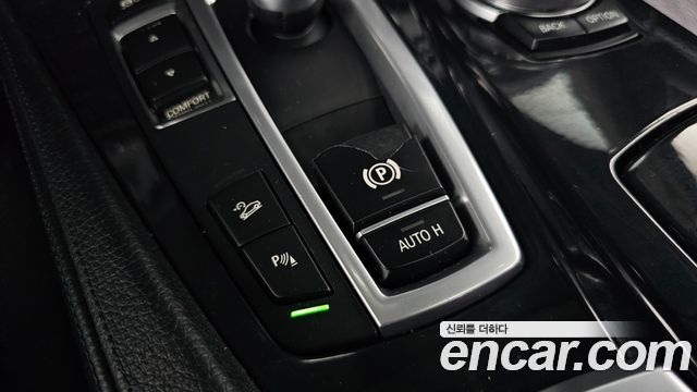 BMW 5-Series 2015 — photo 35