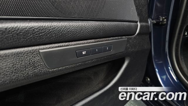 BMW 5-Series 2015 — photo 37