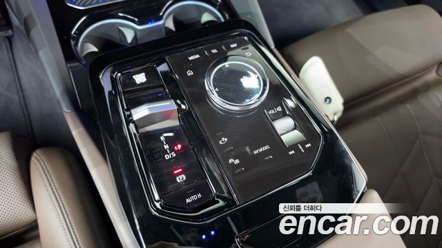 BMW 5-Series 2024 — photo 11