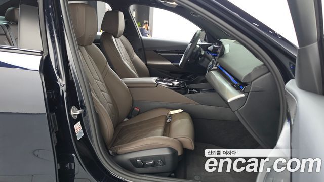 BMW 5-Series 2024 — photo 9