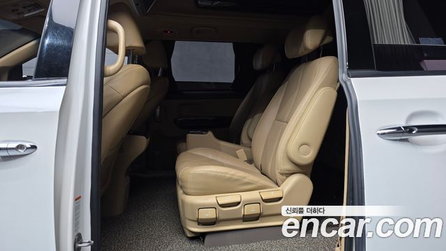 Kia Canival 2019 — photo 18