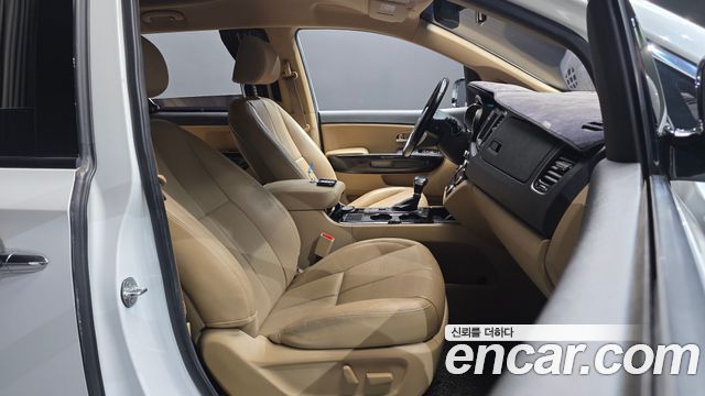 Kia Canival 2019 — photo 16