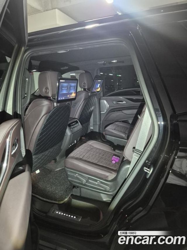 Cadillac Escalade 2023 — photo 8