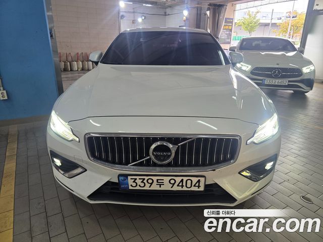 Volvo S60 2022 — photo 2