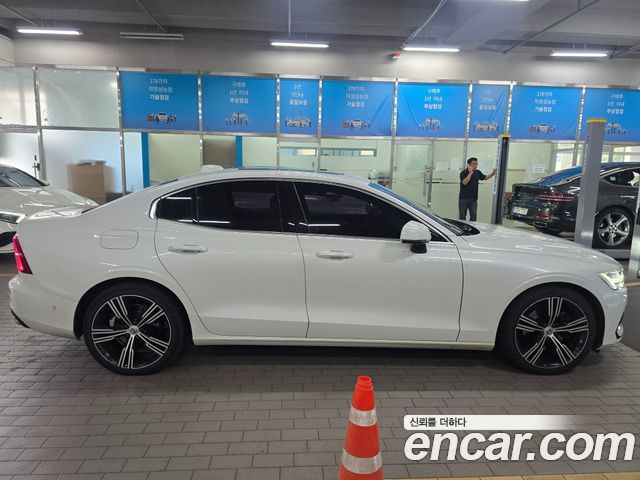 Volvo S60 2022 — photo 4
