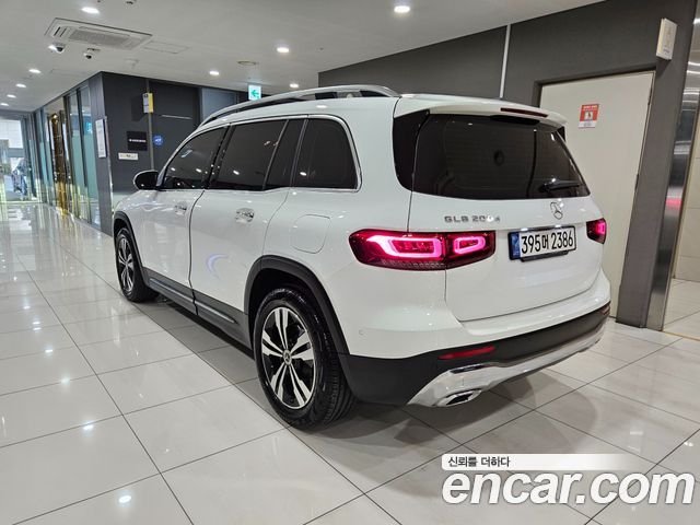 Mercedes-Benz GLB-Class 2022 — photo 2