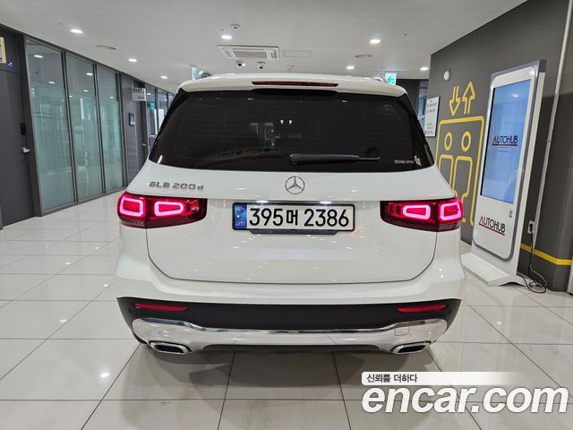 Mercedes-Benz GLB-Class 2022 — photo 4