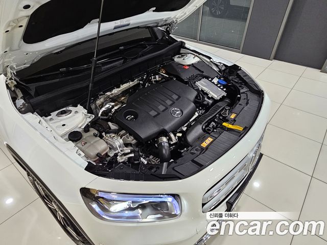 Mercedes-Benz GLB-Class 2022 — photo 6