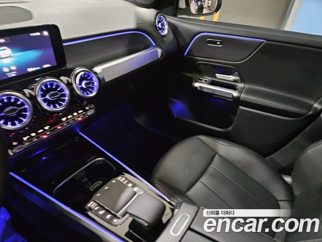 Mercedes-Benz GLB-Class 2022 — photo 10