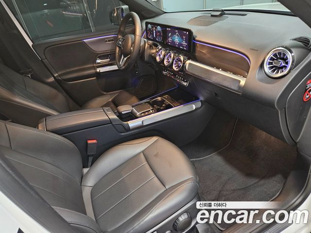 Mercedes-Benz GLB-Class 2022 — photo 14