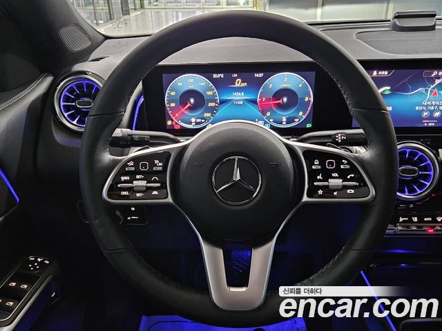 Mercedes-Benz GLB-Class 2022 — photo 15