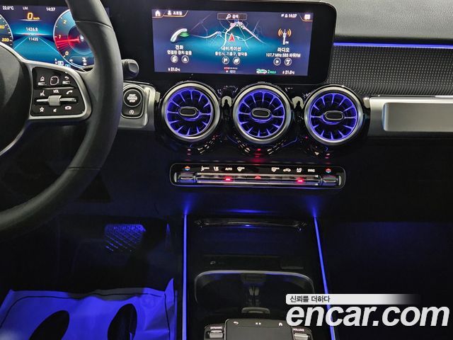 Mercedes-Benz GLB-Class 2022 — photo 16