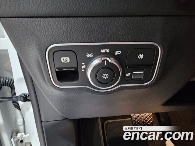 Mercedes-Benz GLB-Class 2022 — photo 19