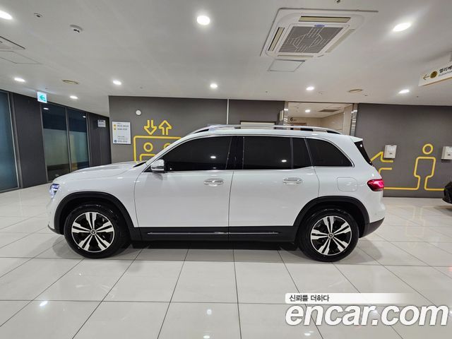 Mercedes-Benz GLB-Class 2022 — photo 20
