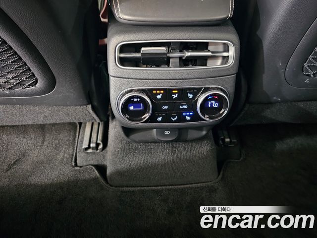 Genesis GV70 2022 — photo 10