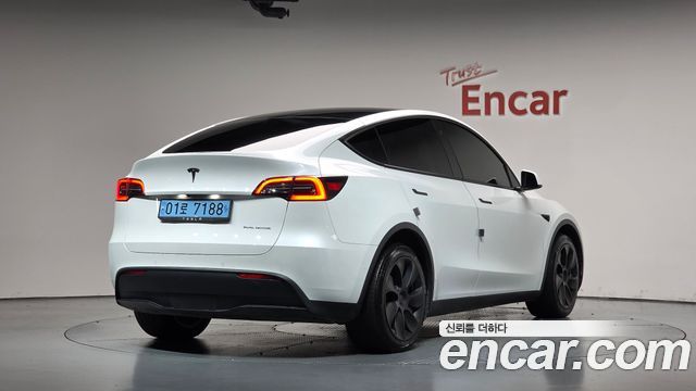 Tesla Model Y 2022 — photo 2