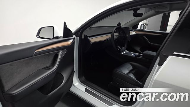 Tesla Model Y 2022 — photo 13