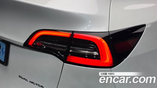 Tesla Model Y 2022 — photo 9