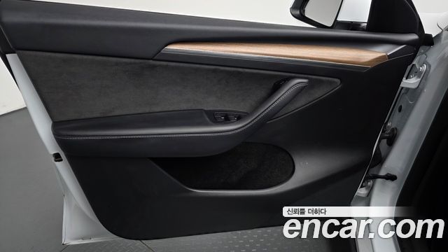 Tesla Model Y 2022 — photo 14